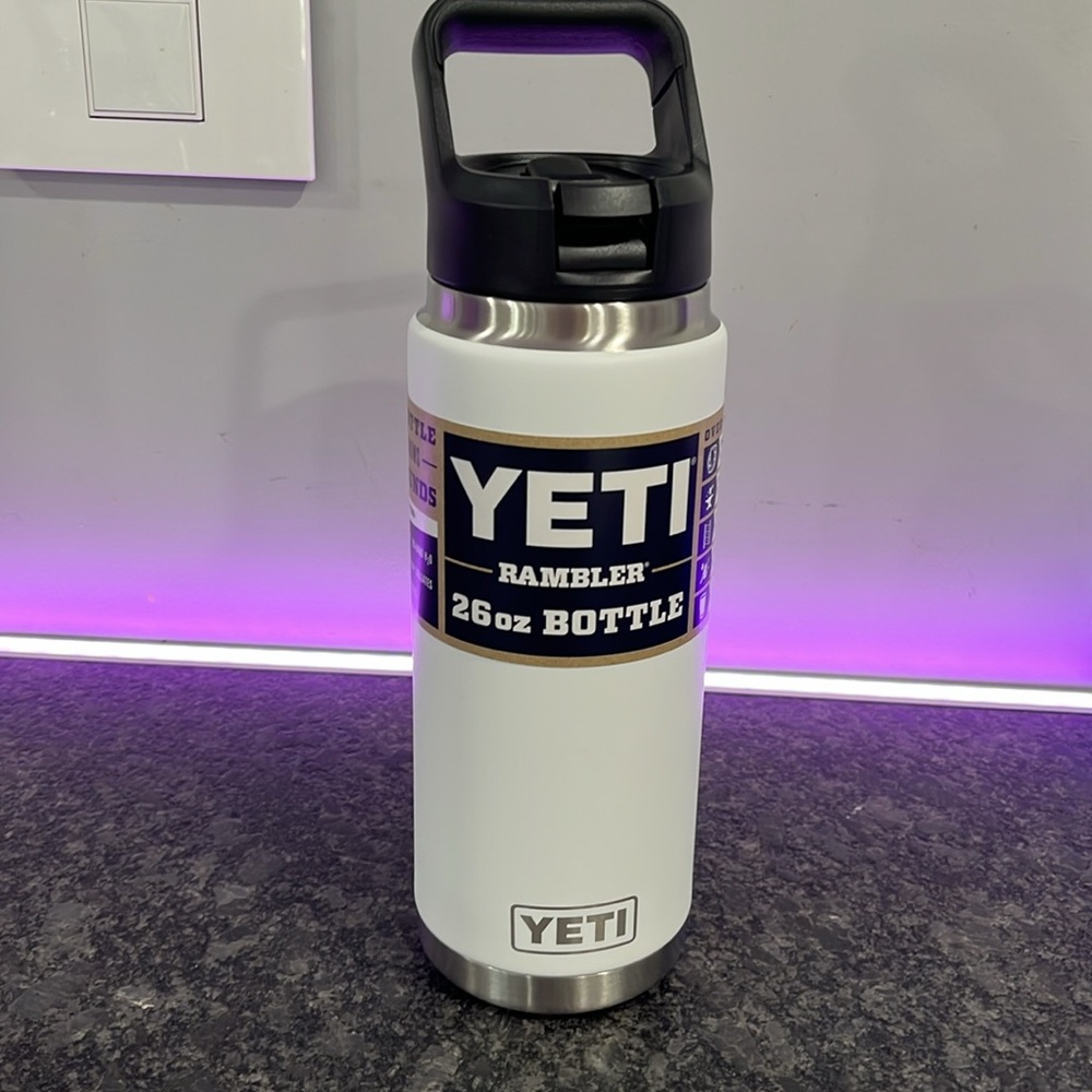 NEW Yeti 26 oz Rambler